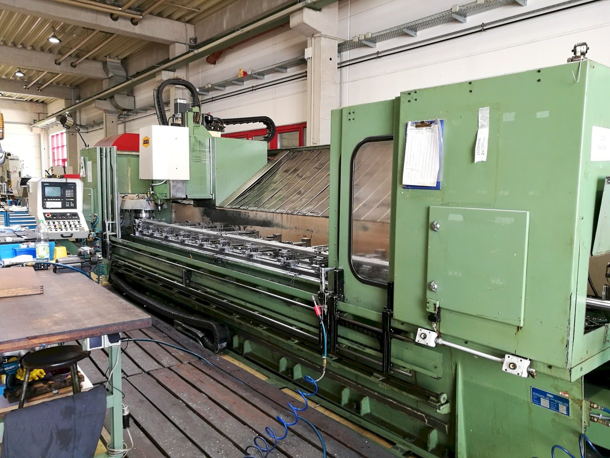 Čelní pohled  na AXA VSC 3  stroj