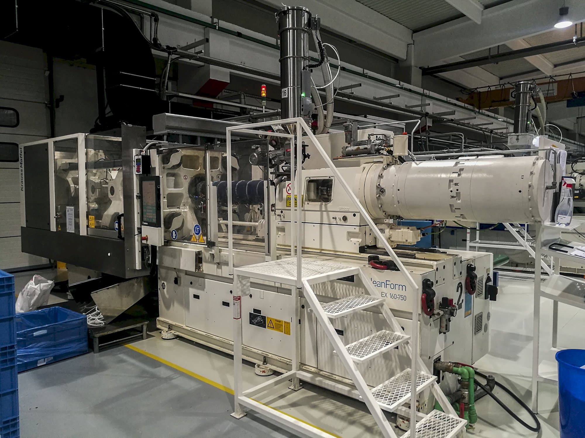 Pravý pohled  na Krauss Maffei 160-750 EX stroj