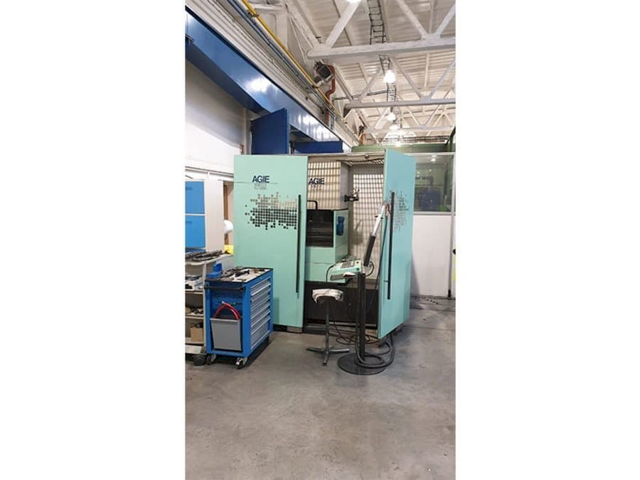 Čelní pohled  na AGIE Agiecut Classic 3  stroj