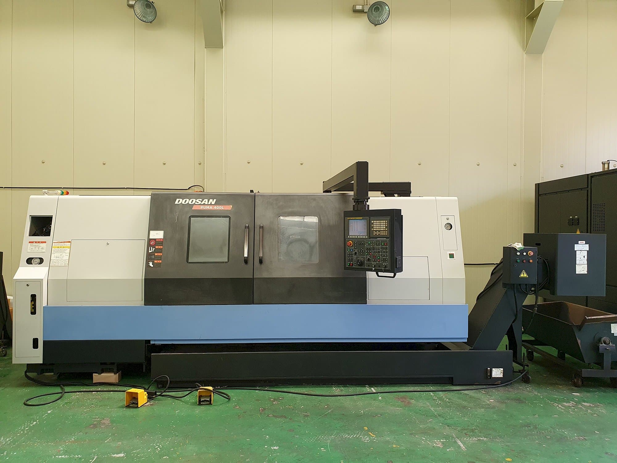 Čelní pohled  na Doosan PUMA 400LB  stroj