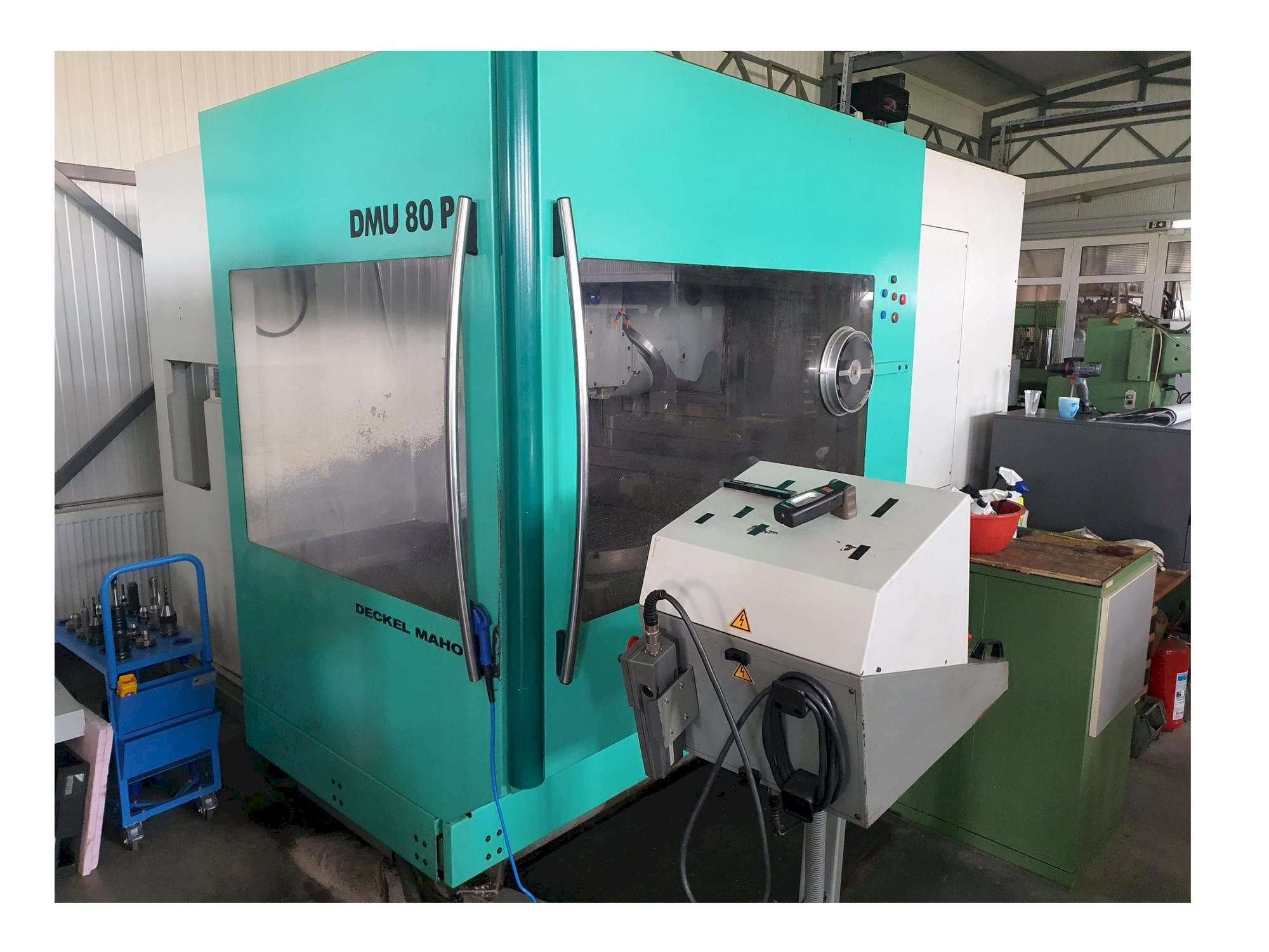 Čelní pohled  na DECKEL MAHO DMU 80 P  stroj
