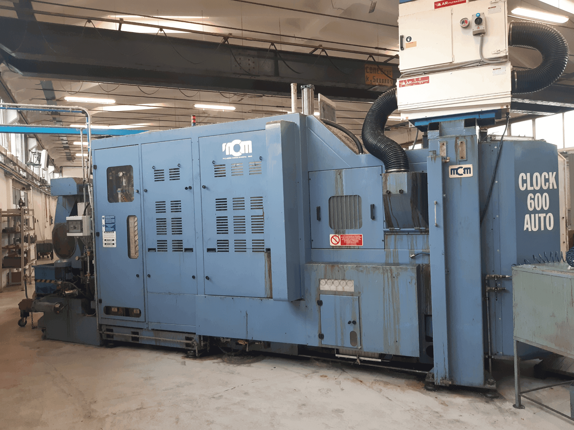 Čelní pohled  na MCM Clock 600 Auto  stroj