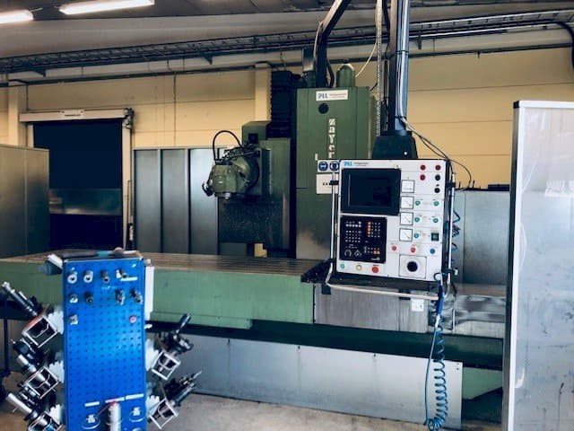 Čelní pohled  na Zayer KF 3000  stroj