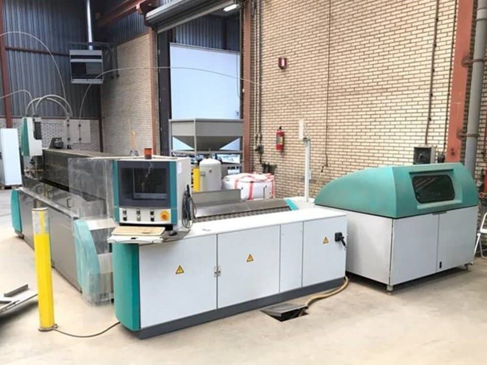 Čelní pohled  na Flow WMC 3020  stroj