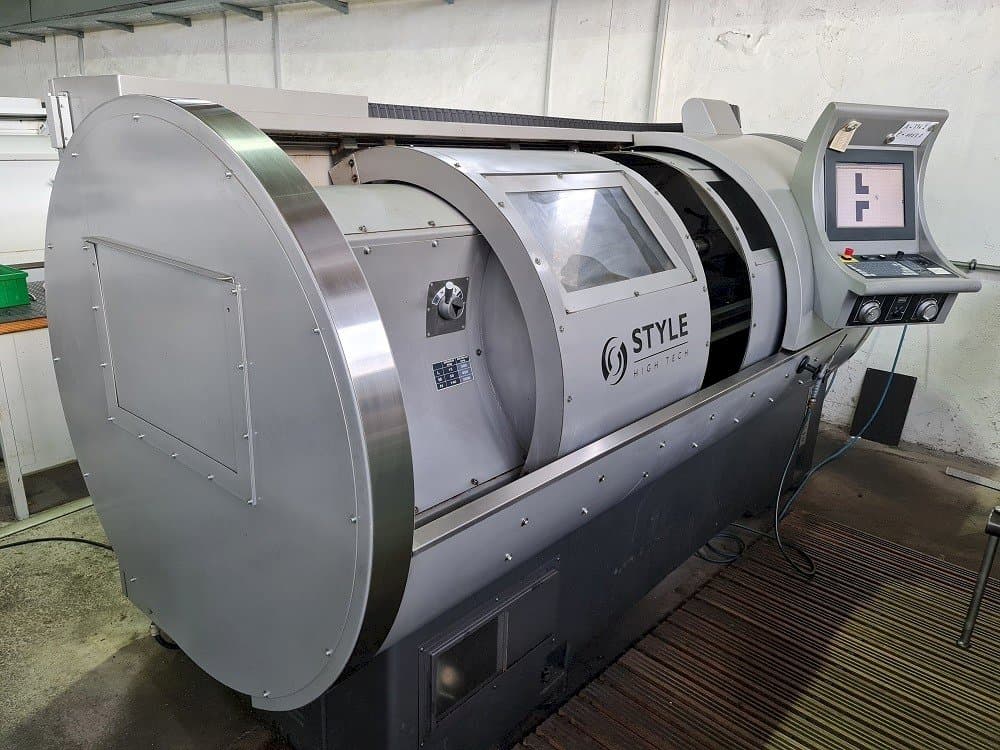 Čelní pohled  na STYLE 510 X 1350  stroj