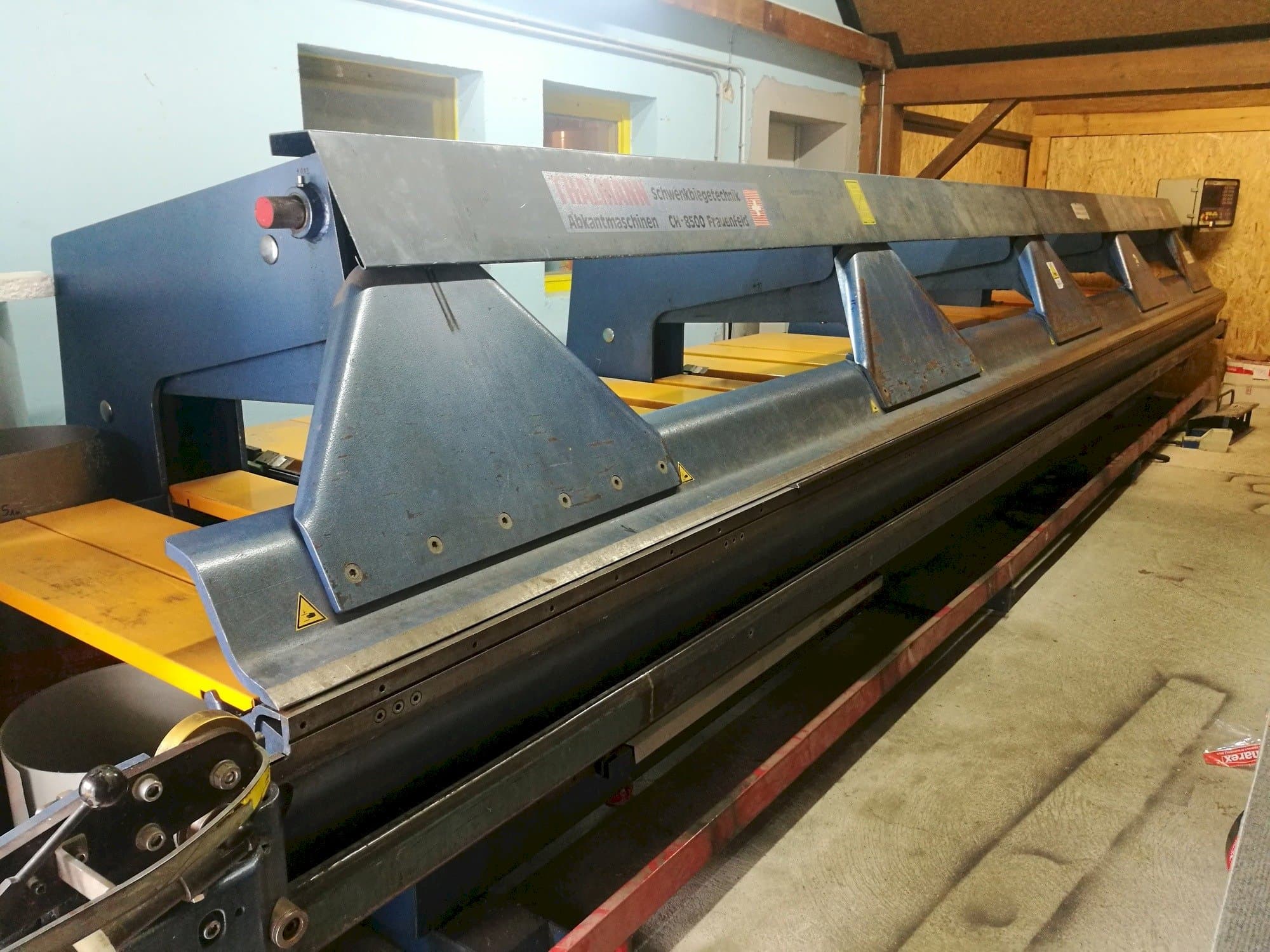 Čelní pohled  na Thalmann Thako 15-8.2M  stroj