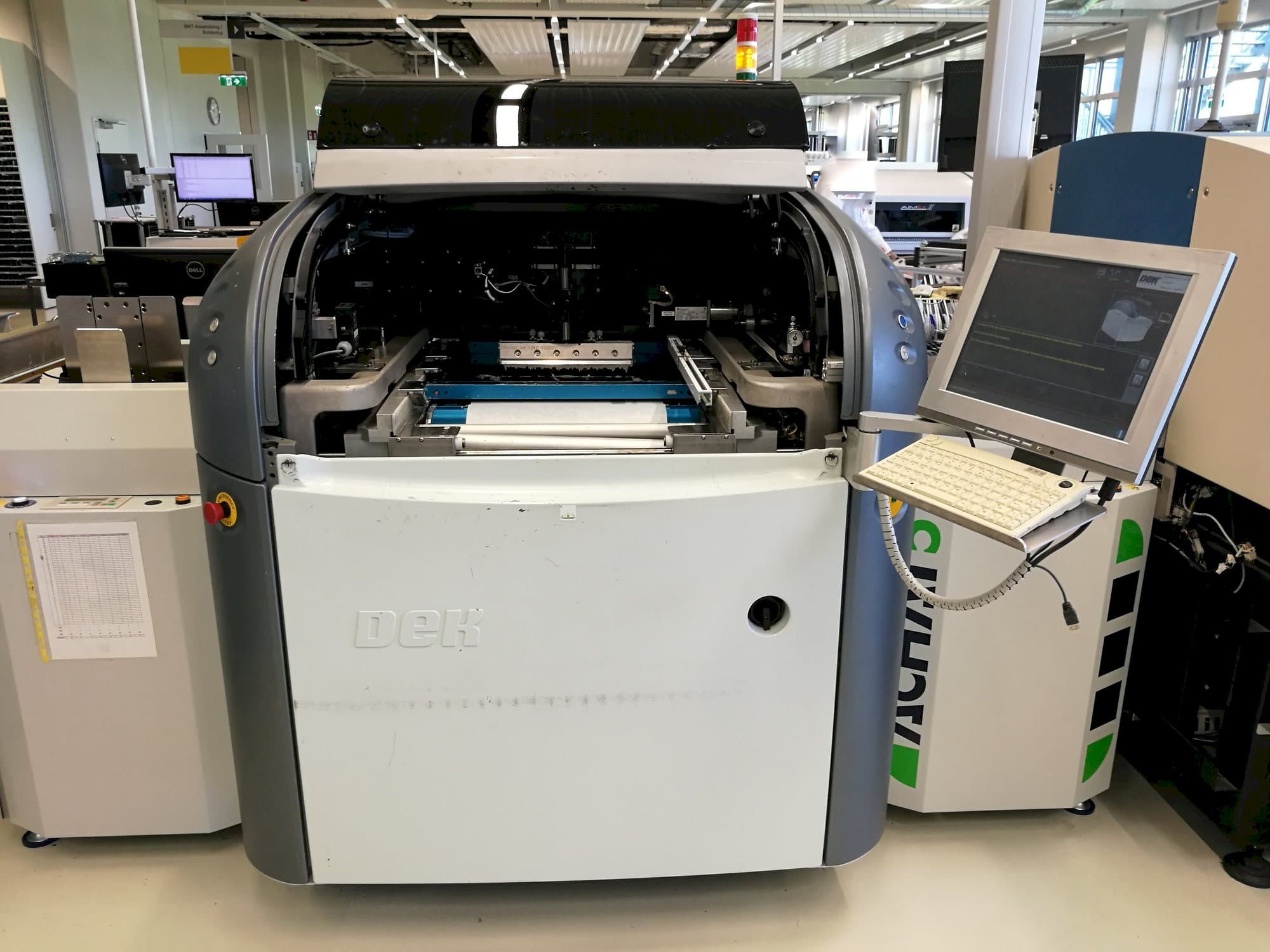 Čelní pohled  na DEK HORIZON 03i X  stroj