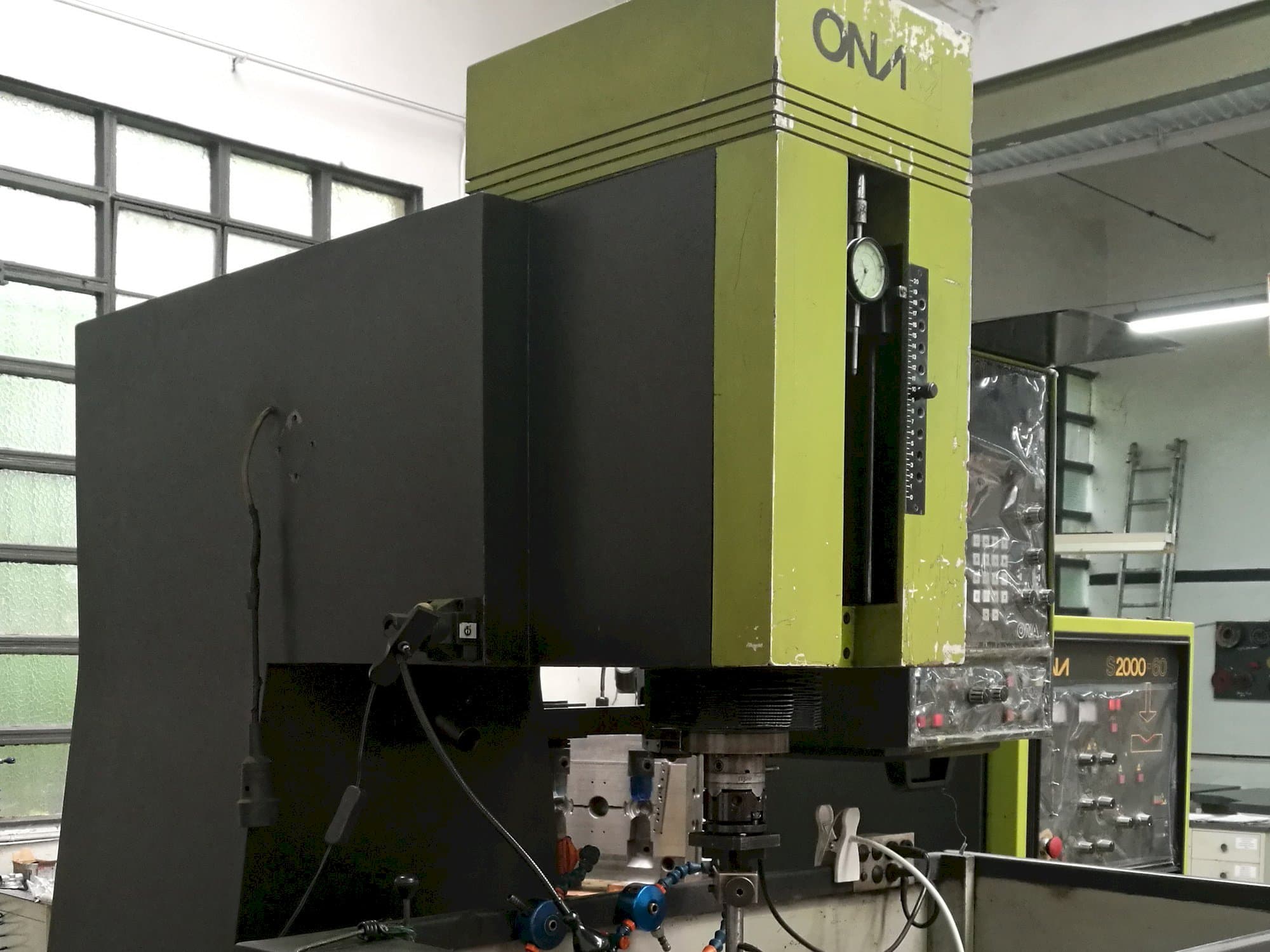 Levý pohled  na ONA IN 260  stroj