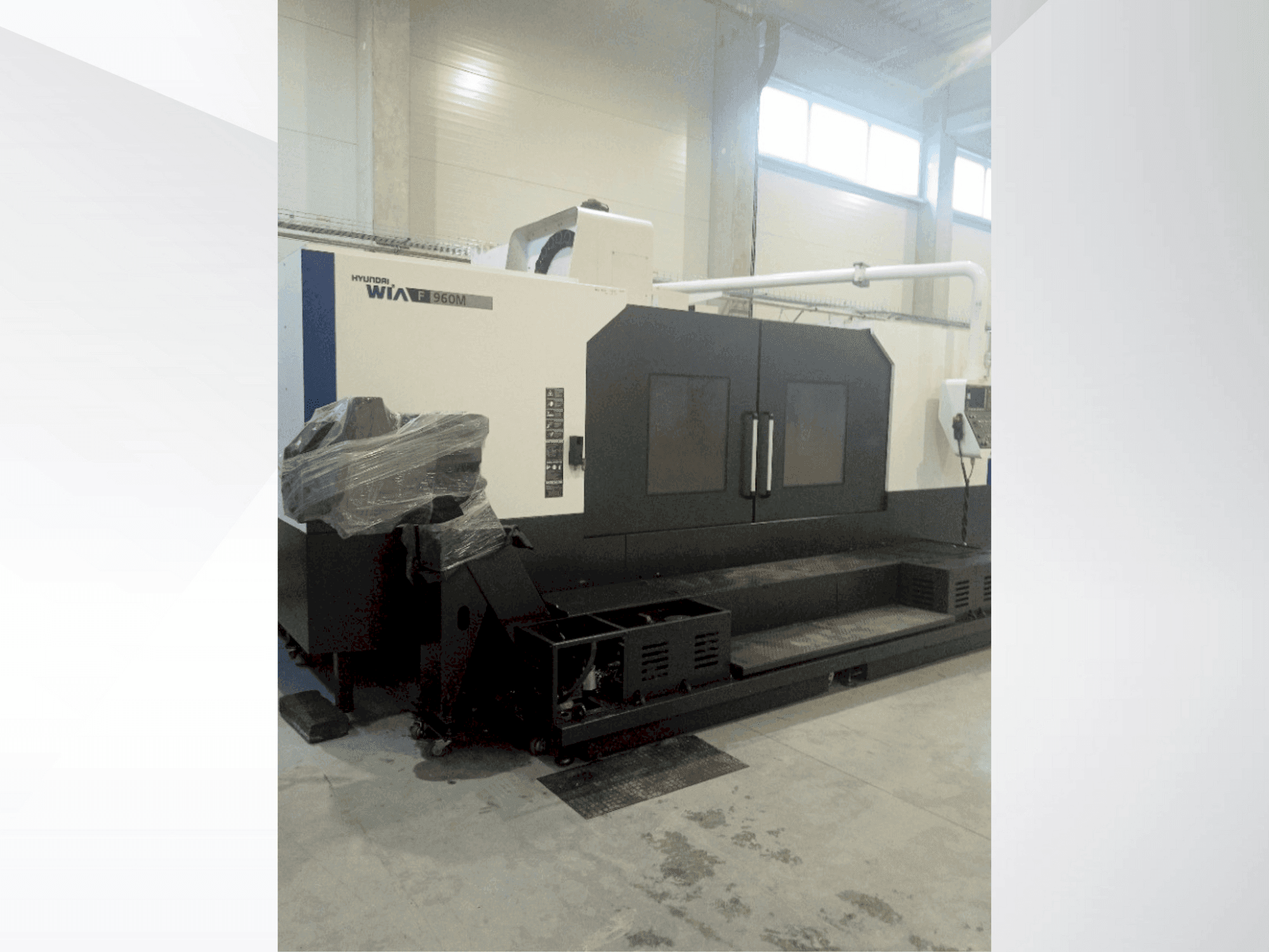 Čelní pohled  na Hyundai Wia F 960M  stroj