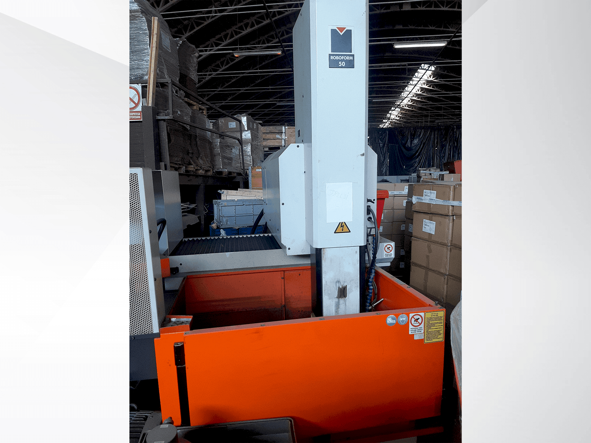 Čelní pohled  na CHARMILLES ROBOFORM 50  stroj