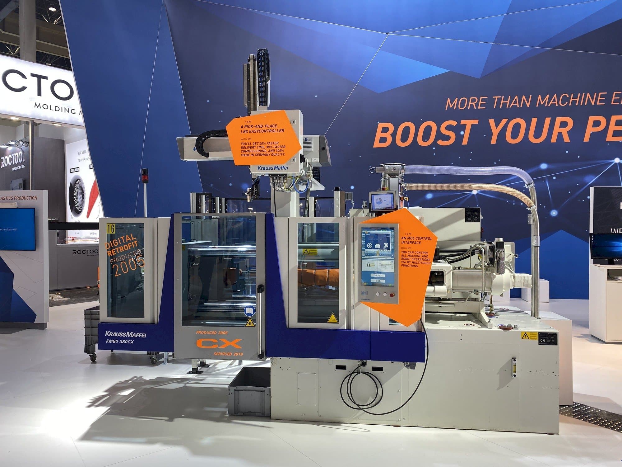 Čelní pohled  na Krauss Maffei 80-380 CX + LRX easyControl 100  stroj