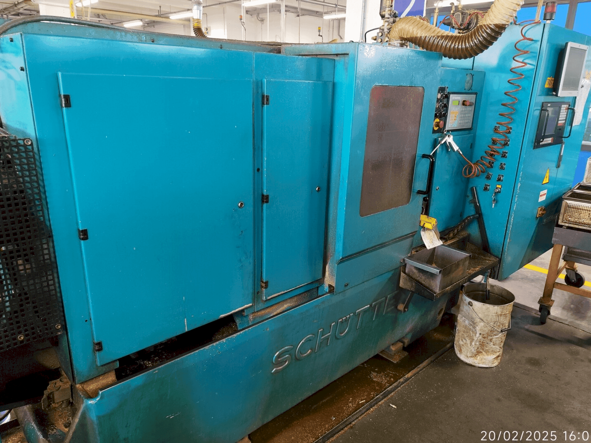 Čelní pohled  na Schütte  SE16  stroj
