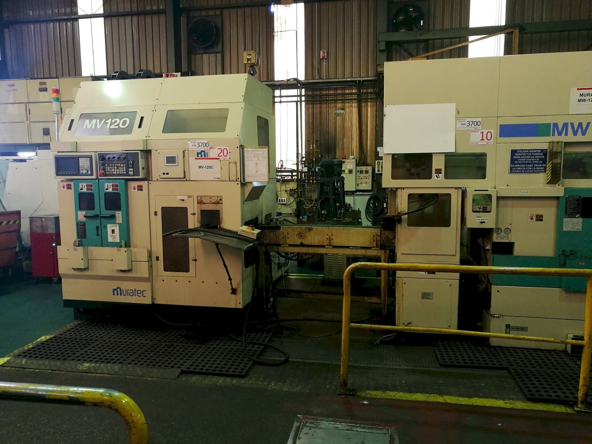 Čelní pohled  na Muratec MV120  stroj