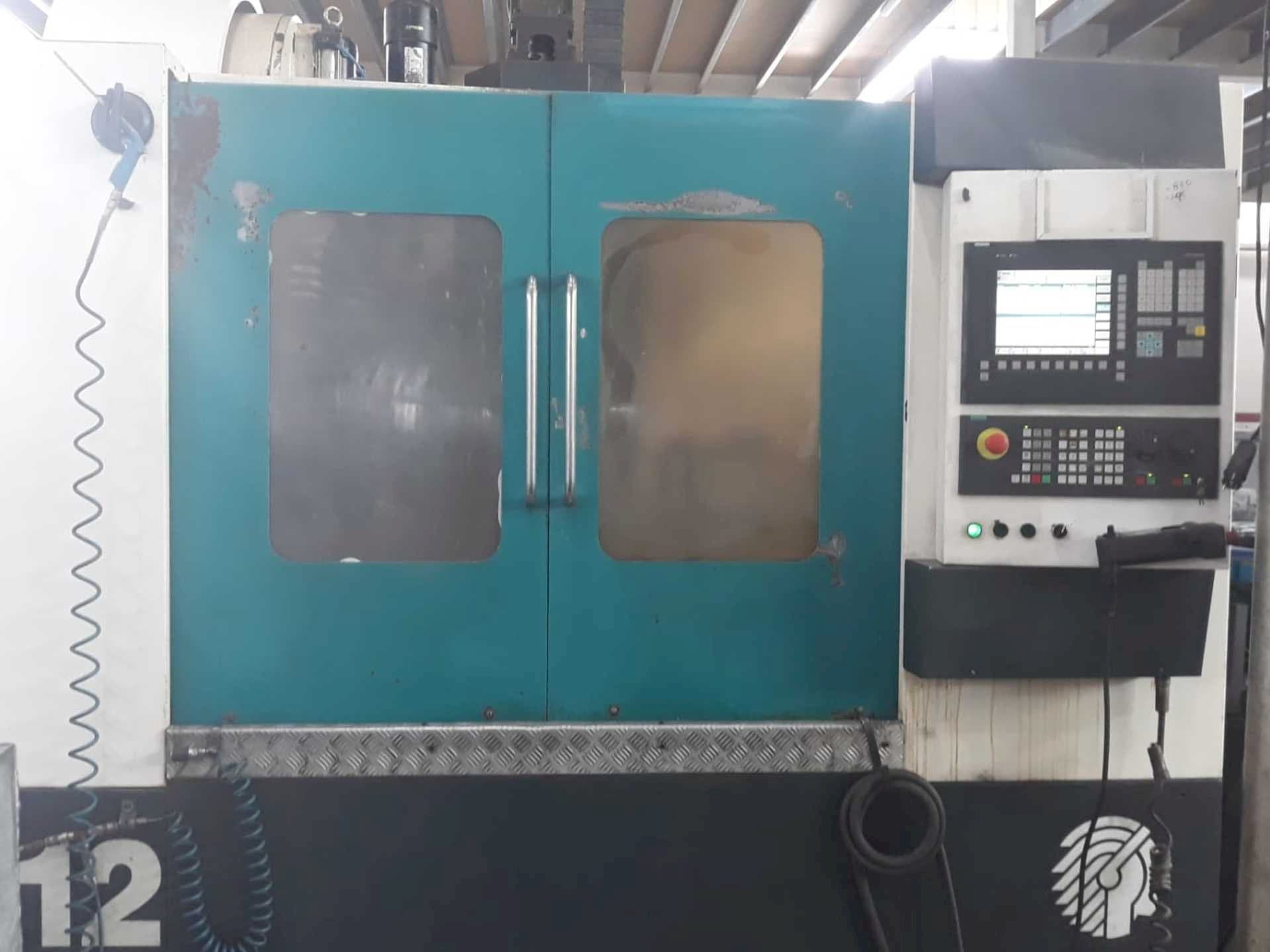 Čelní pohled  na Huron VX12  stroj