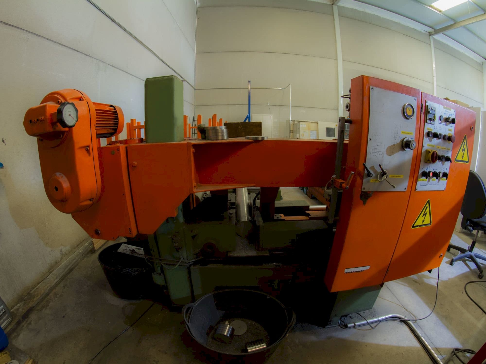 Čelní pohled  na KASTO HBA 340 AU  stroj