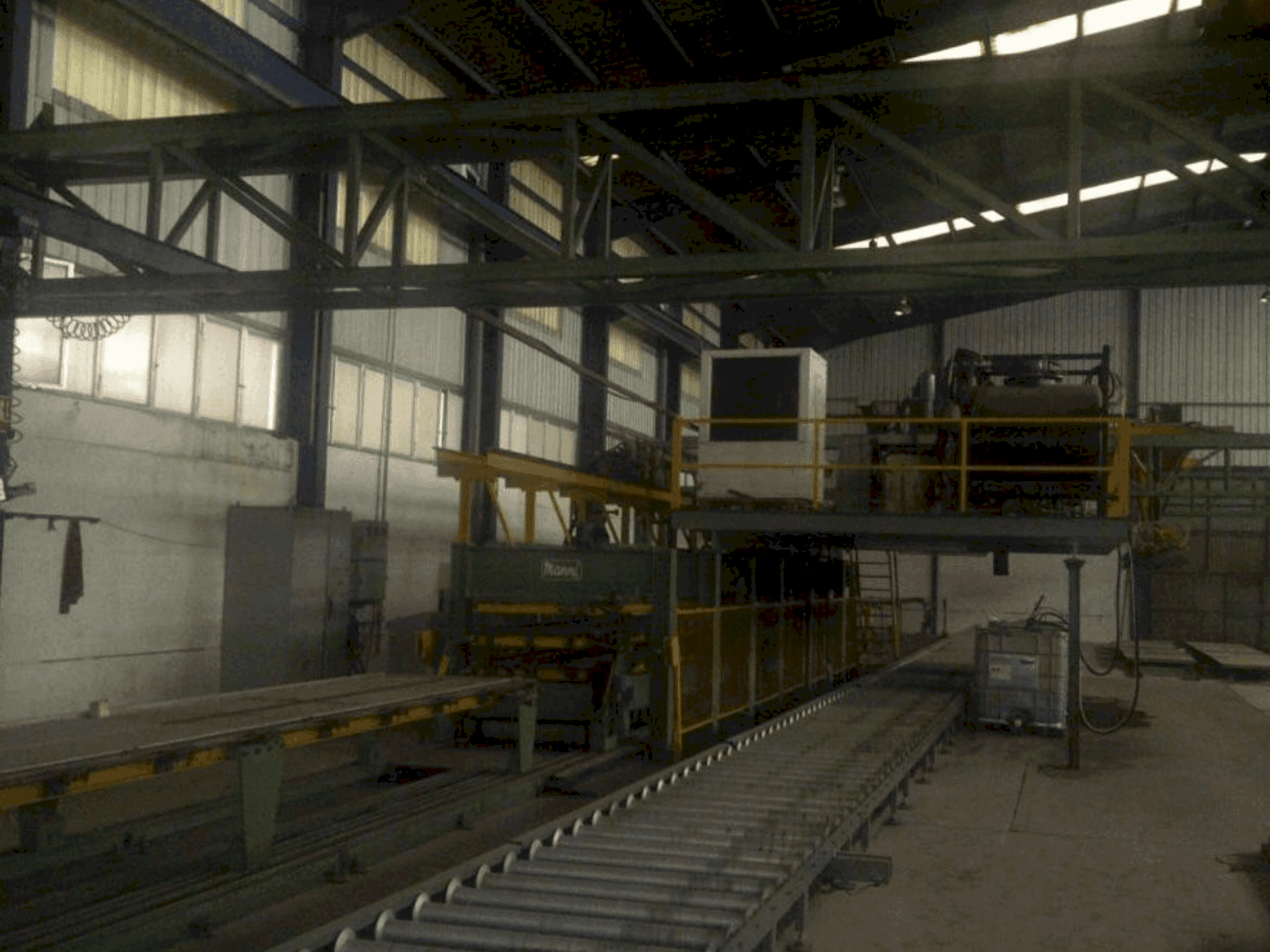 Čelní pohled  na MANNI Sandwich Panel Production Line  stroj