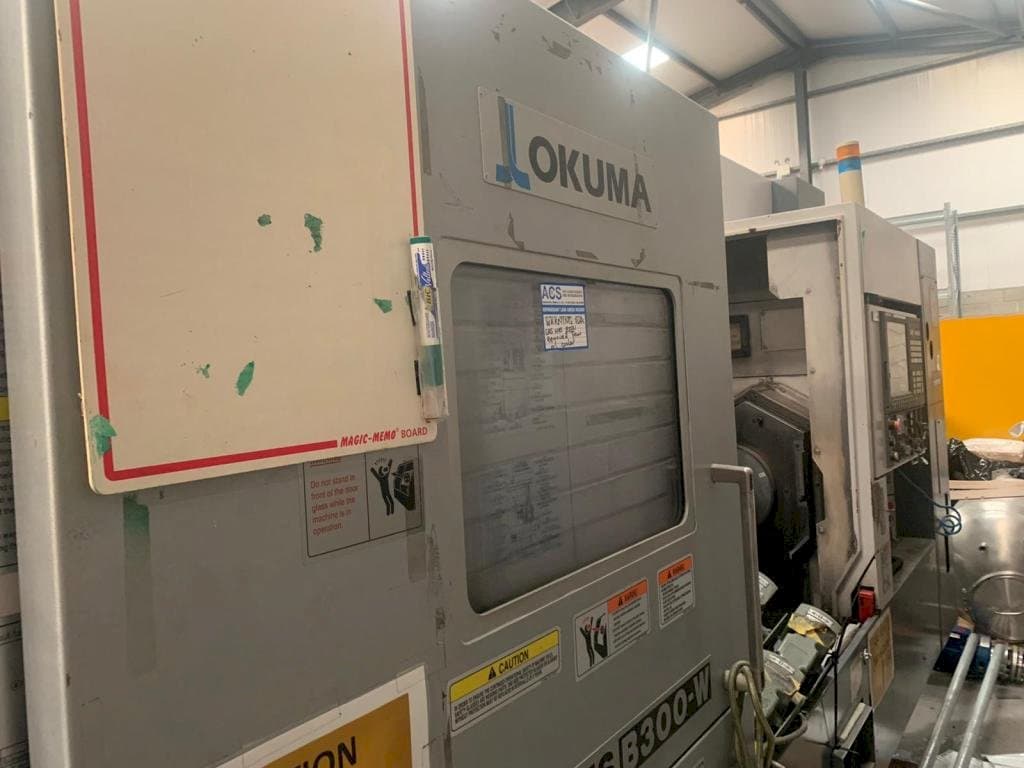 Čelní pohled  na Okuma Multus B-300W  stroj