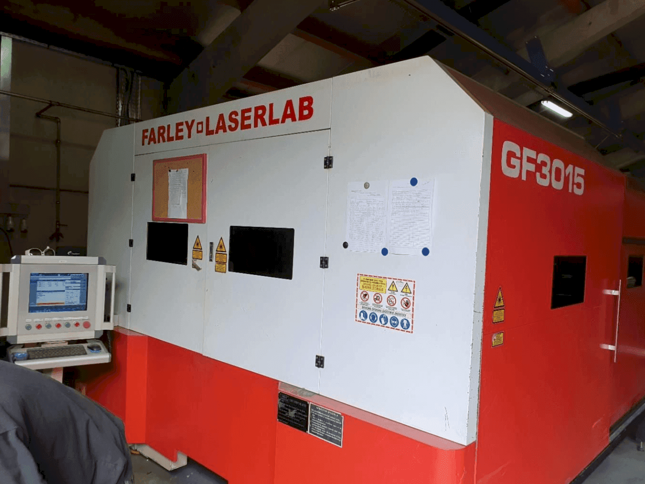 Čelní pohled  na Farley Laserlab Ht Gf 3015 Fiber  stroj