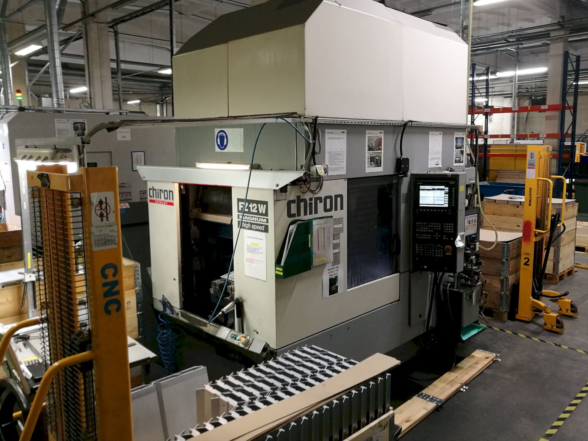 Levý pohled  na Chiron FZ 12 W stroj