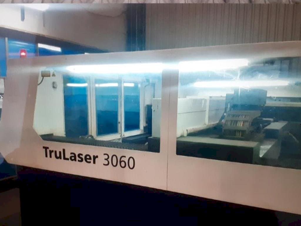 Čelní pohled  na Trumpf Trulaser 3060  stroj