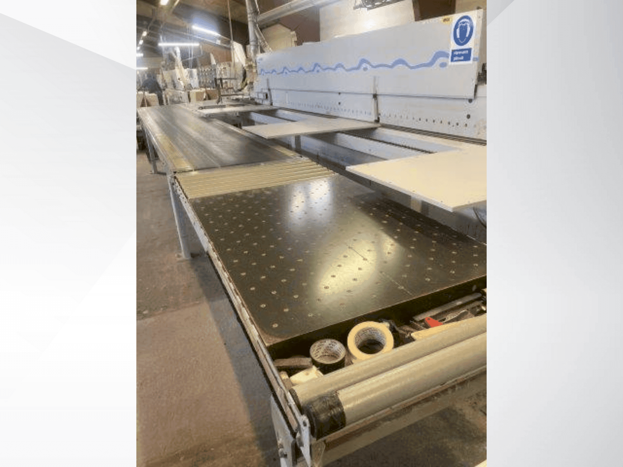 Čelní pohled  na BRANDT Ambition 1660 FGC  stroj