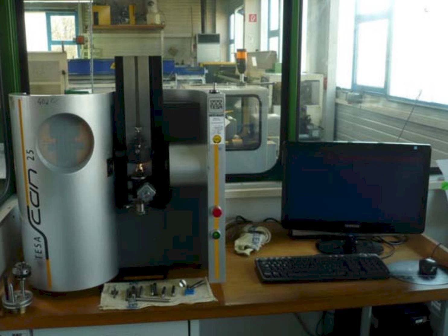 Čelní pohled  na TESA Scan 25  stroj