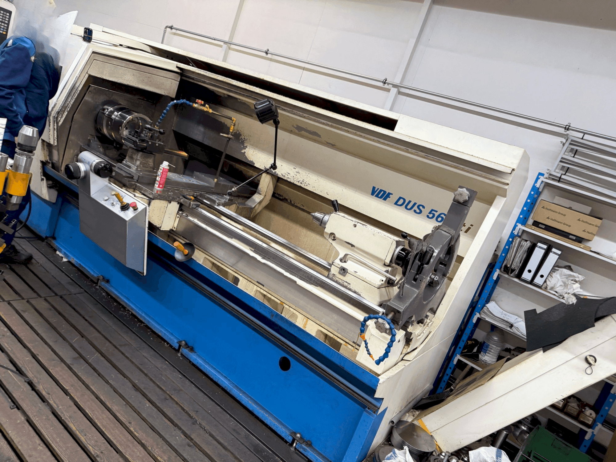 Čelní pohled  na BOEHRINGER VDF DUS 560 ti  stroj