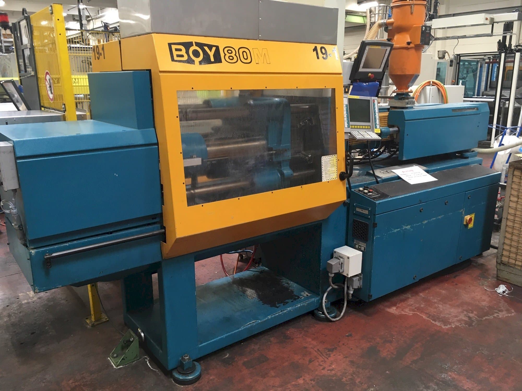 Čelní pohled  na Dr. Boy 80M  stroj