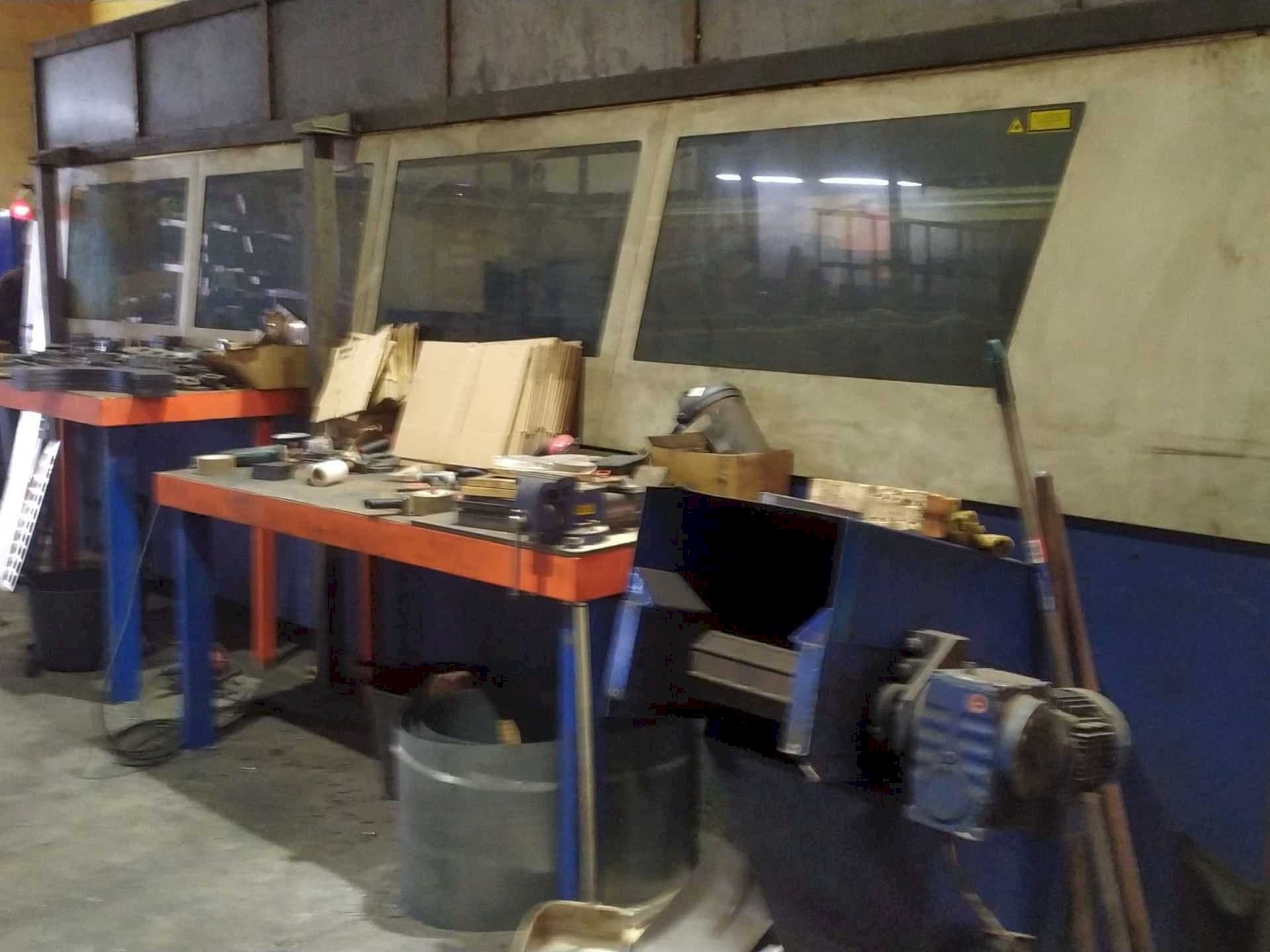 Čelní pohled  na Trumpf Trumatic L 4050  stroj