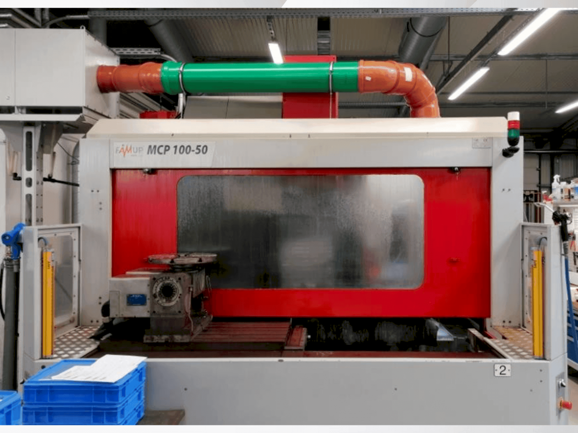Čelní pohled  na EMCO FamUp MCP 100-50  stroj
