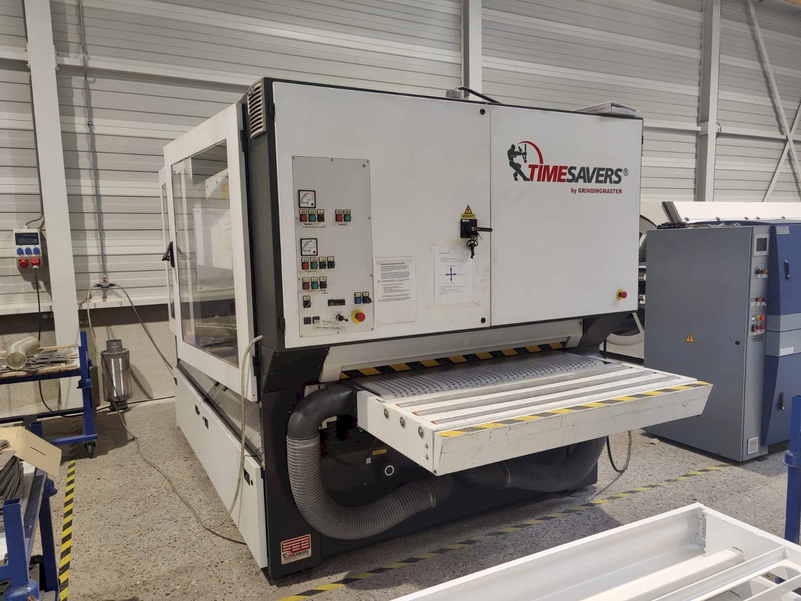 Čelní pohled  na TIMESAVERS 42-series-1350-WRB  stroj