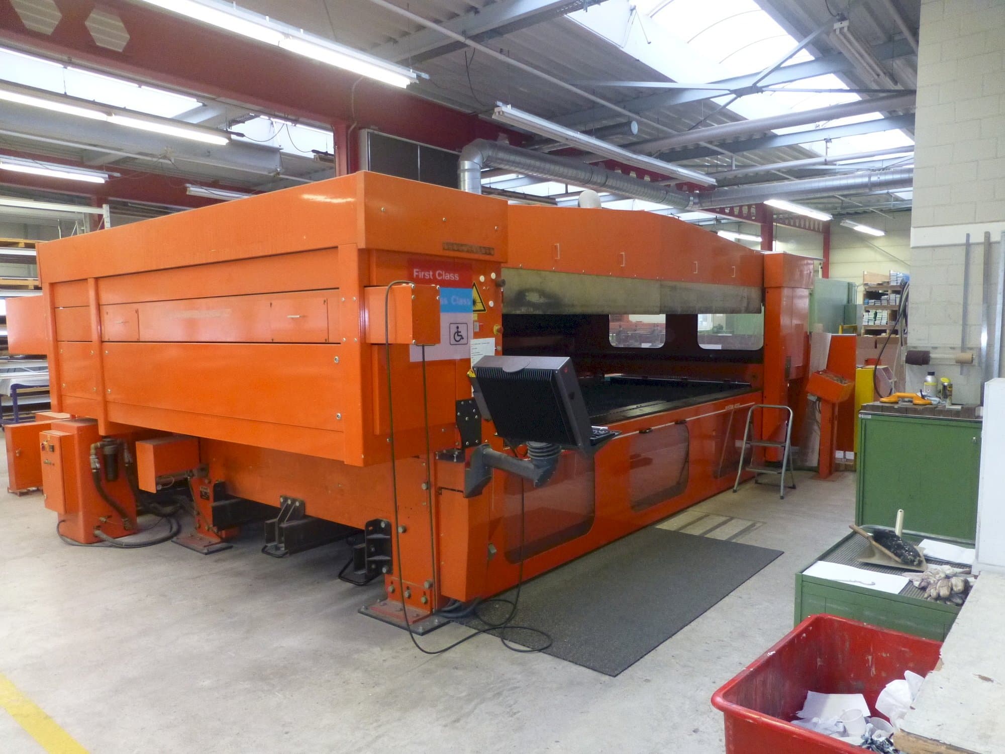 Čelní pohled  na Bystronic BYSTAR 4020  stroj