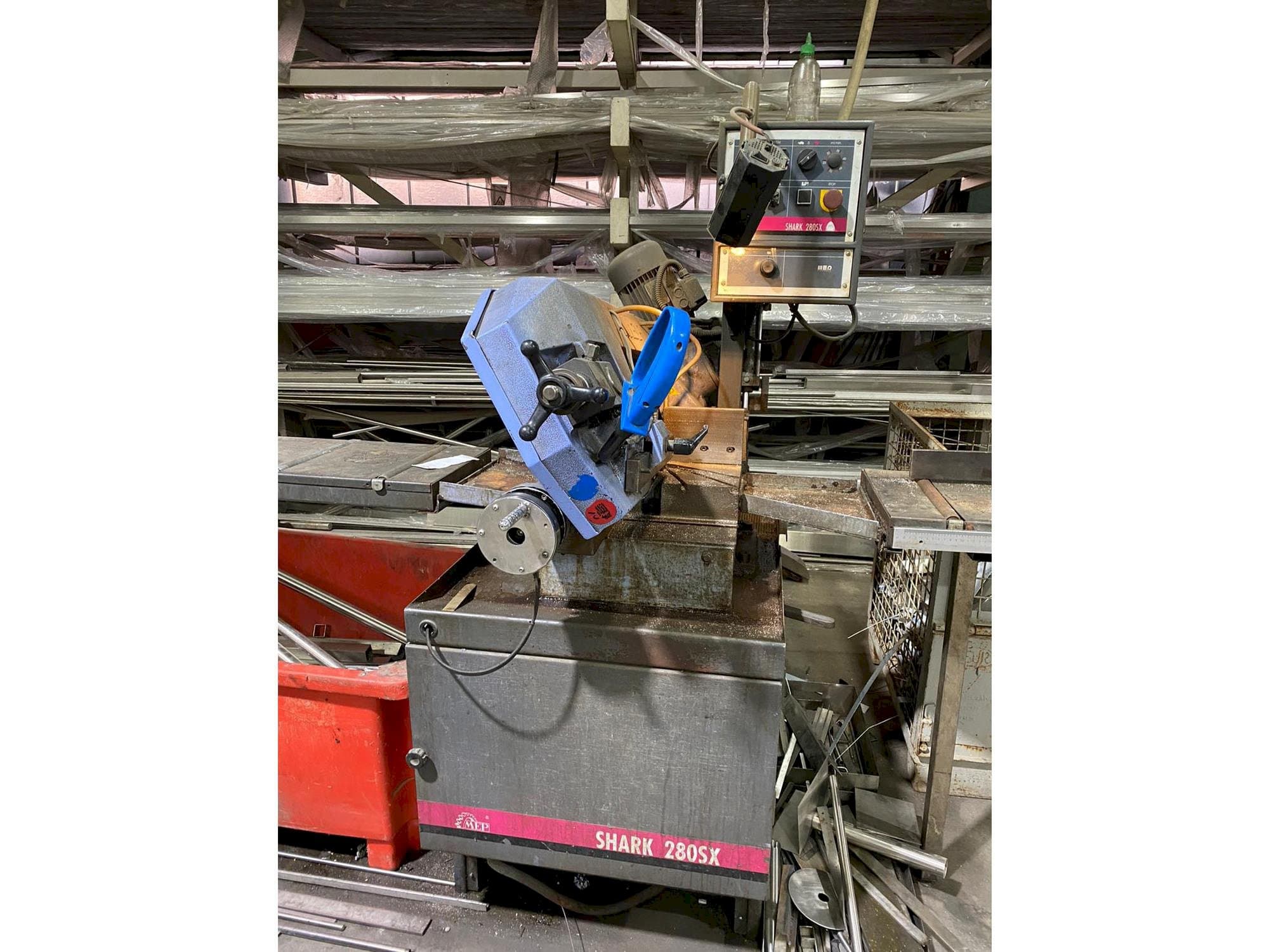 Čelní pohled  na Nisshinbo MAP-750  stroj