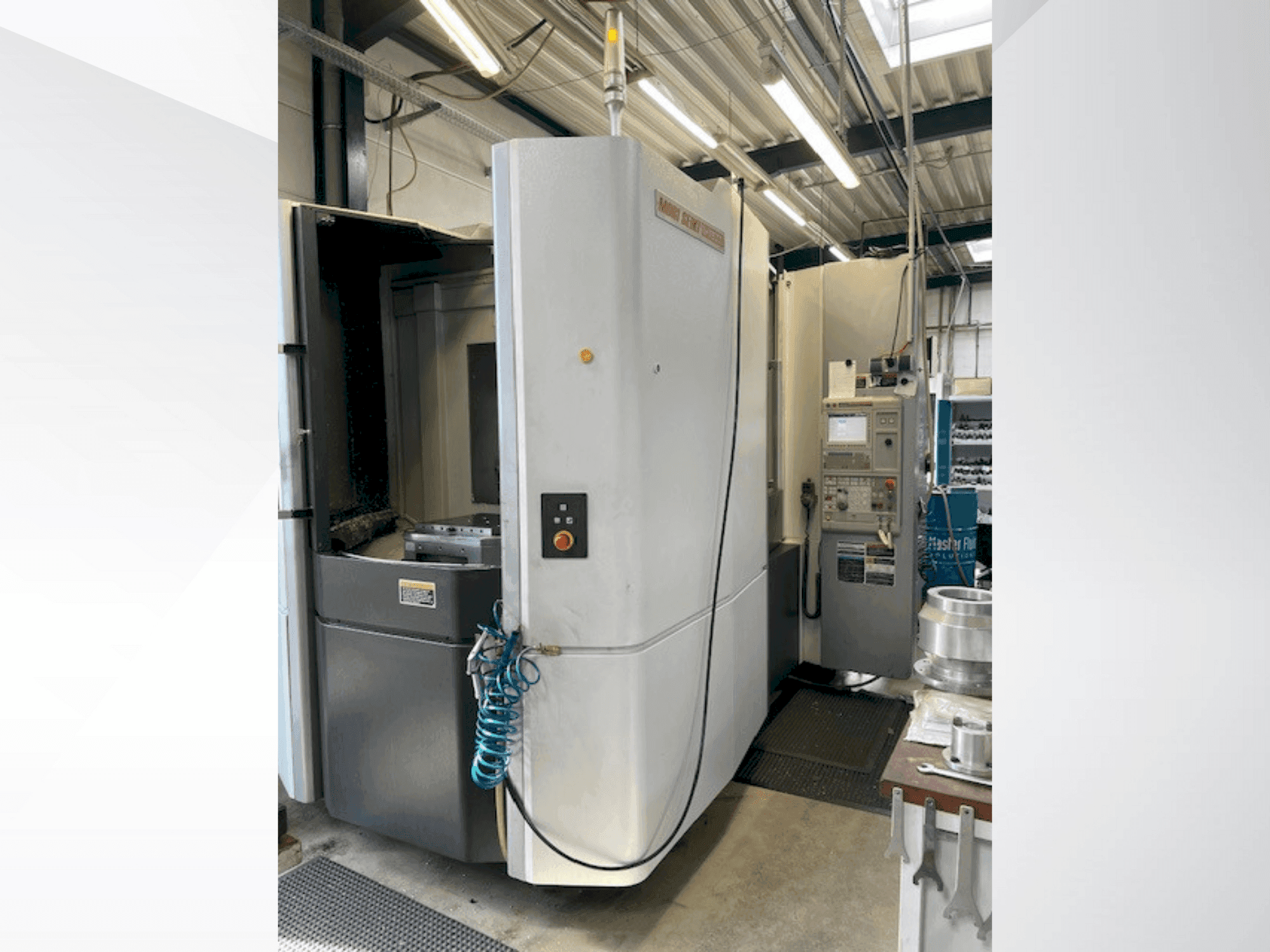 Čelní pohled  na MORI SEIKI NHX5 000  stroj