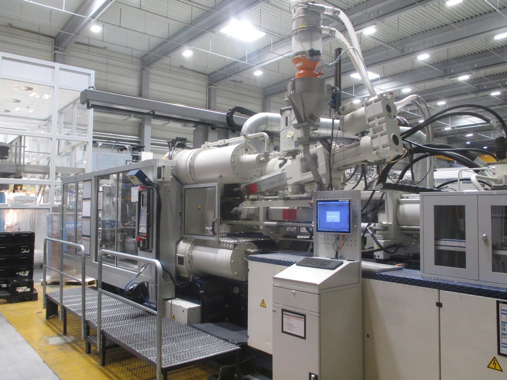 Čelní pohled  na Krauss Maffei 575-1900-520-C2  stroj