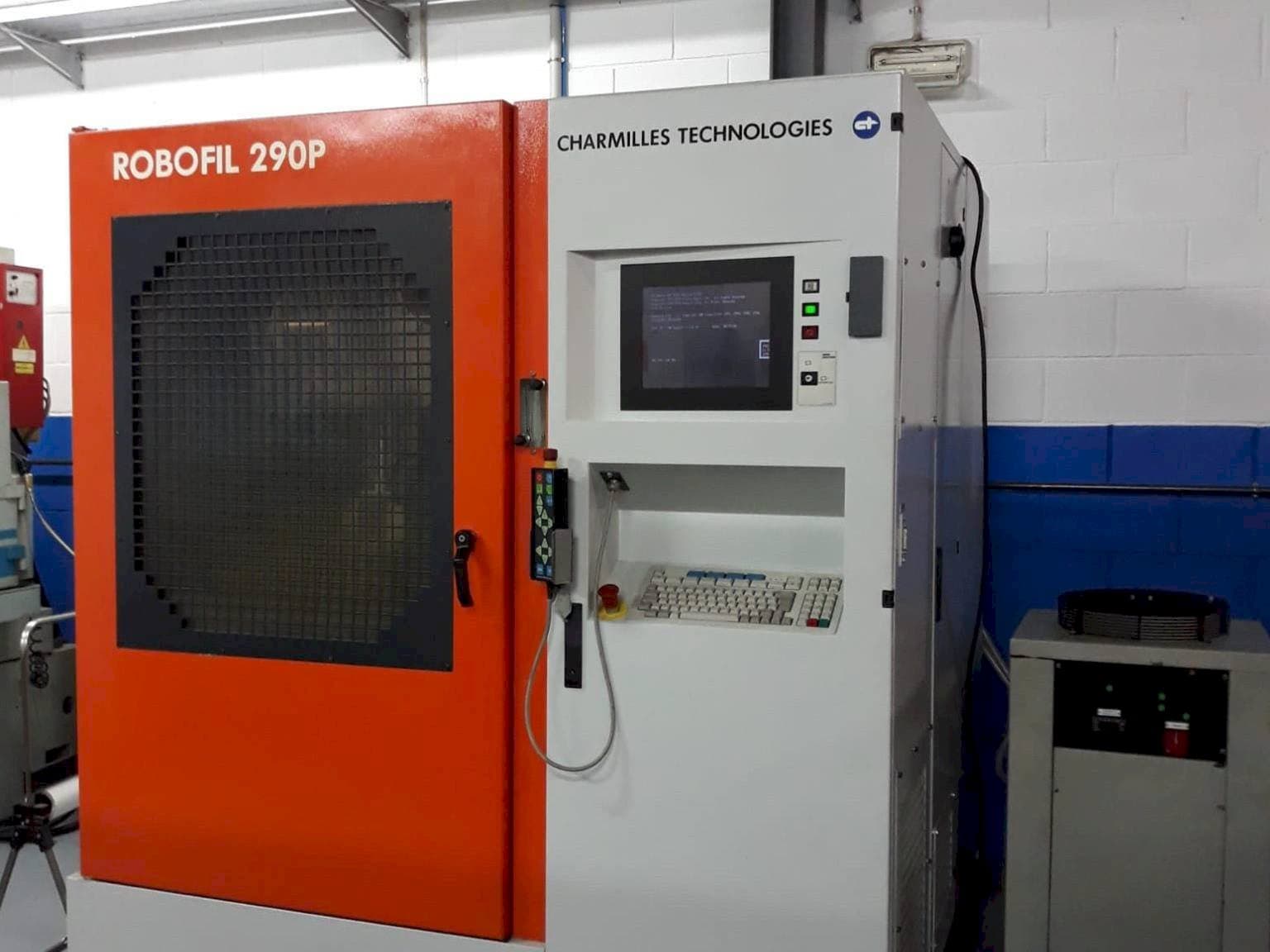 Čelní pohled  na CHARMILLES ROBOFIL 290 P  stroj