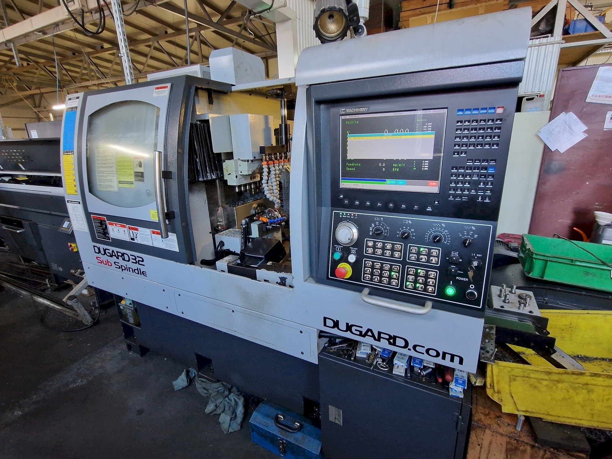 Čelní pohled  na Dugard									 32 Sub Spindle  stroj