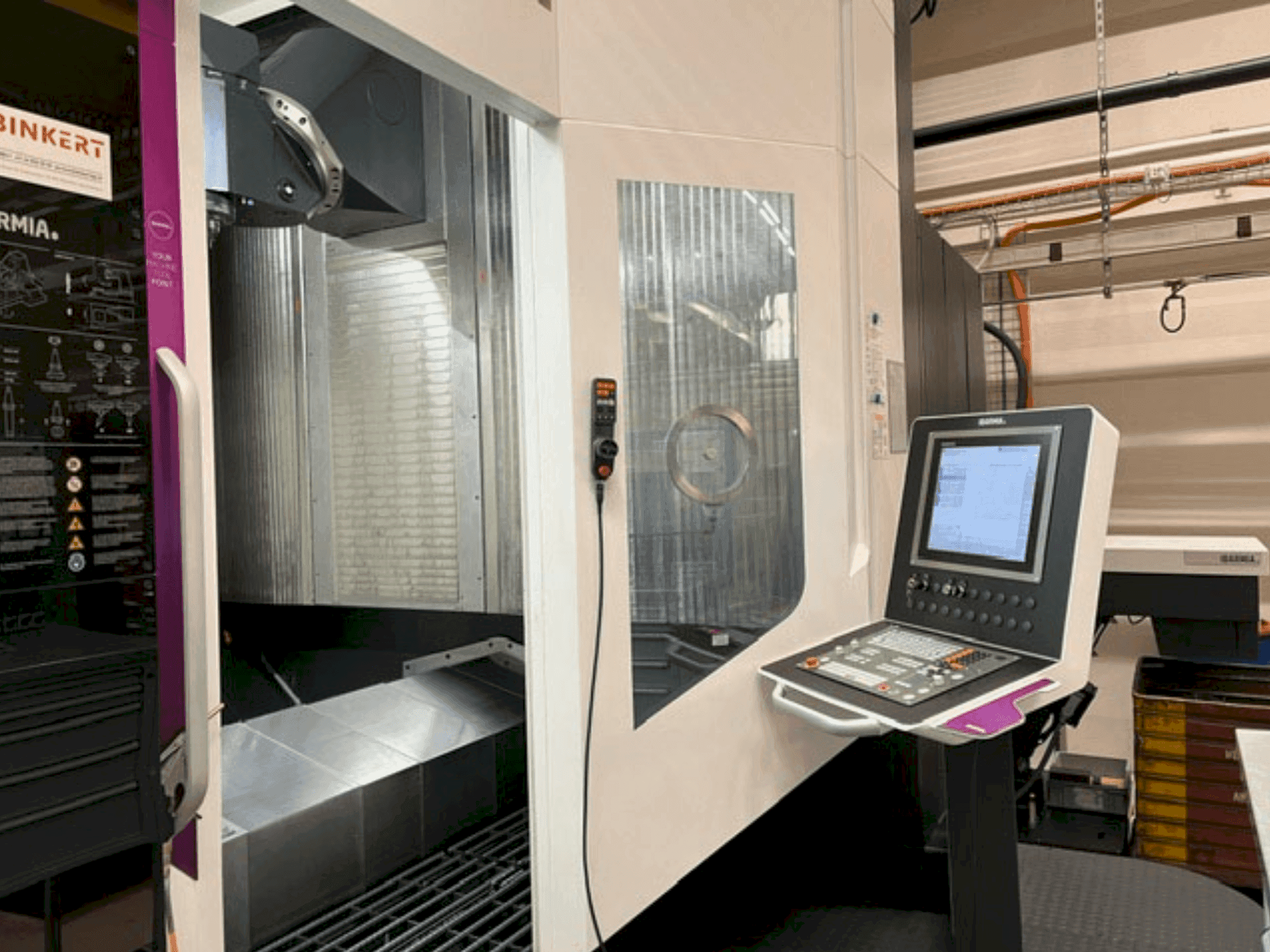 Čelní pohled  na IBARMIA THC 22 Extreme  stroj