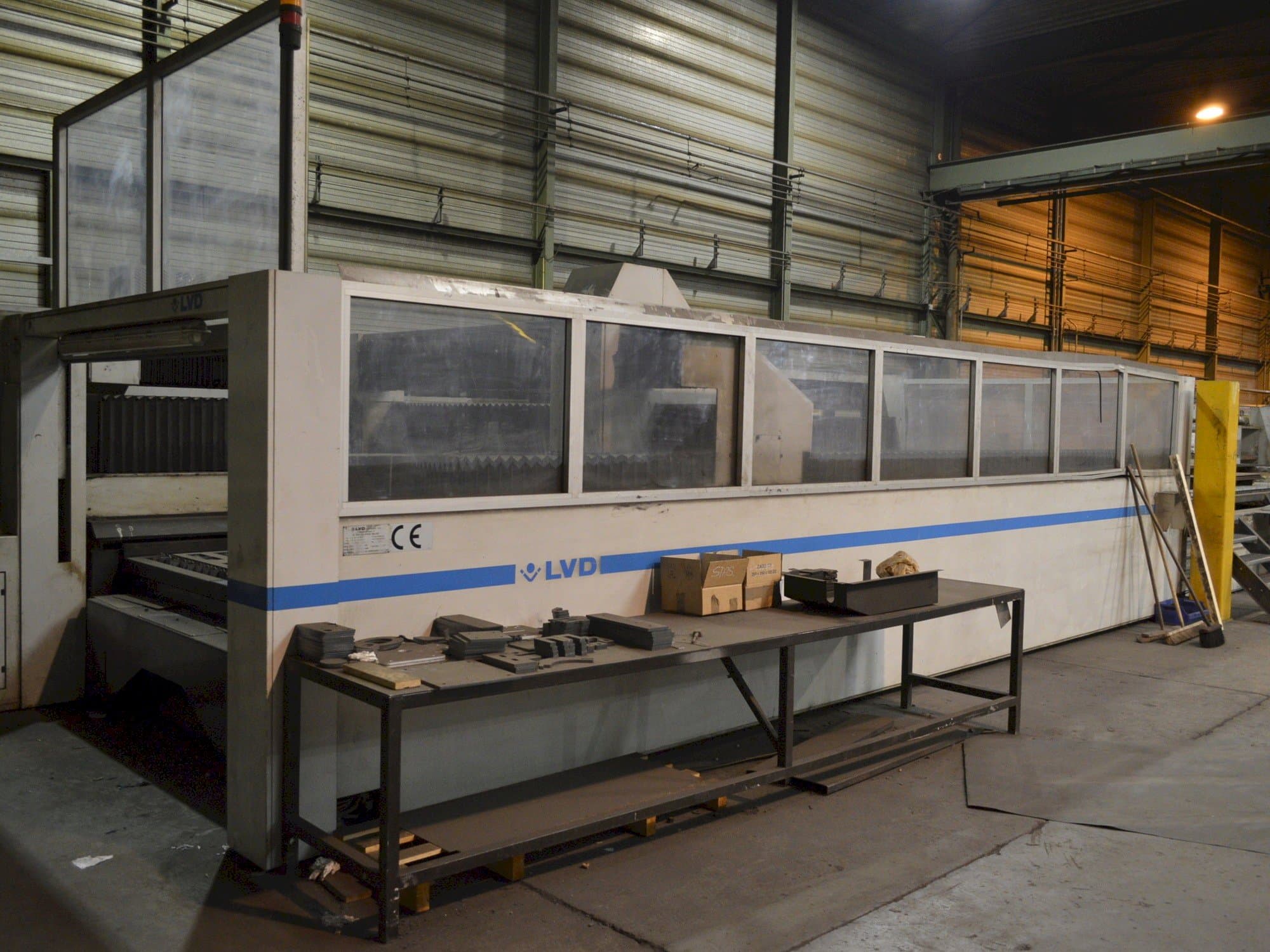 Čelní pohled  na LVD IMPULS 6020  stroj