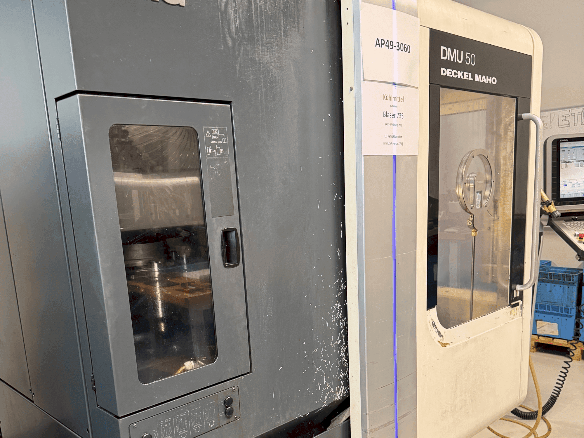 Čelní pohled  na DMG DECKEL MAHO DMU 50  stroj