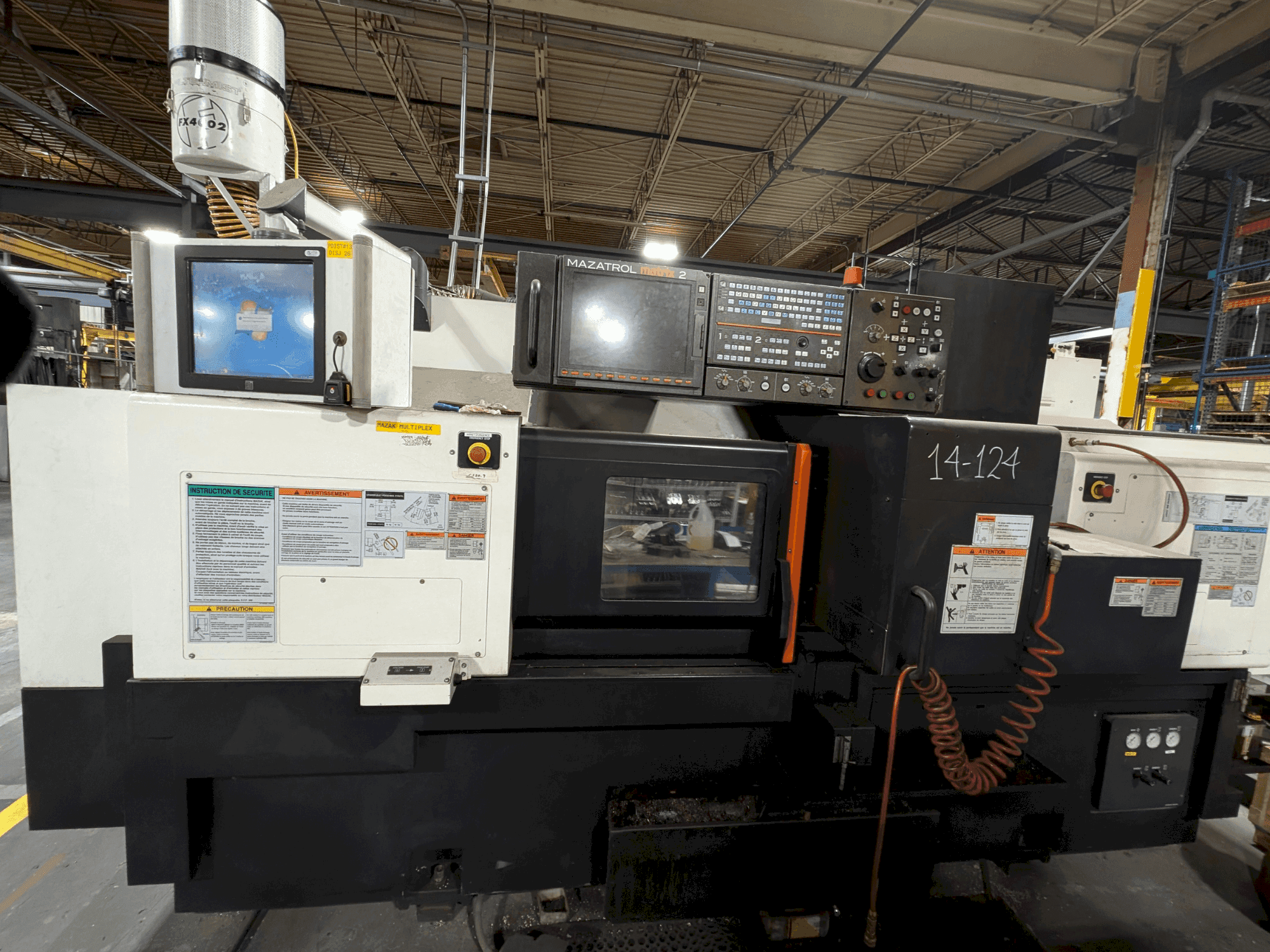 Čelní pohled  na Mazak Multiplex 6300-II Y  stroj