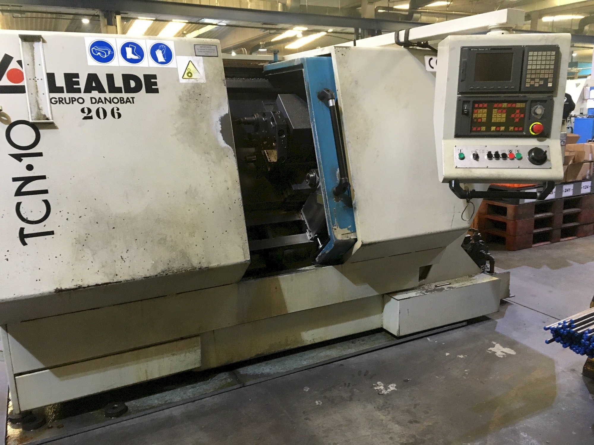 Čelní pohled  na Lealde TCN10  stroj