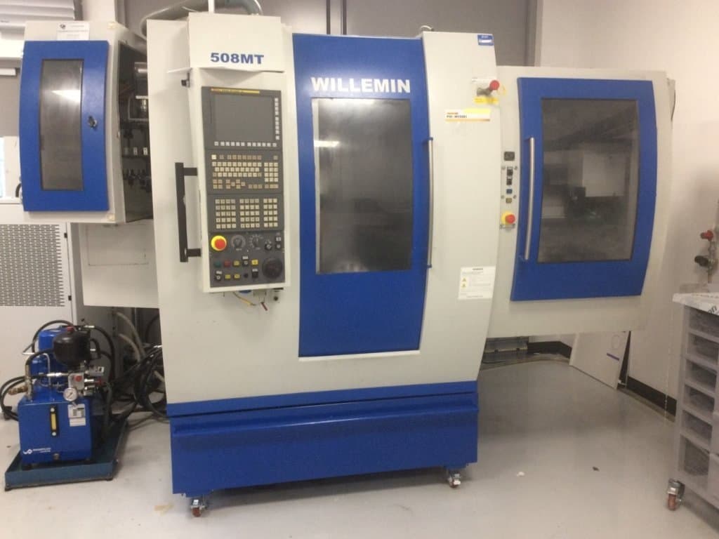 Čelní pohled  na Willemin W 508MT  stroj