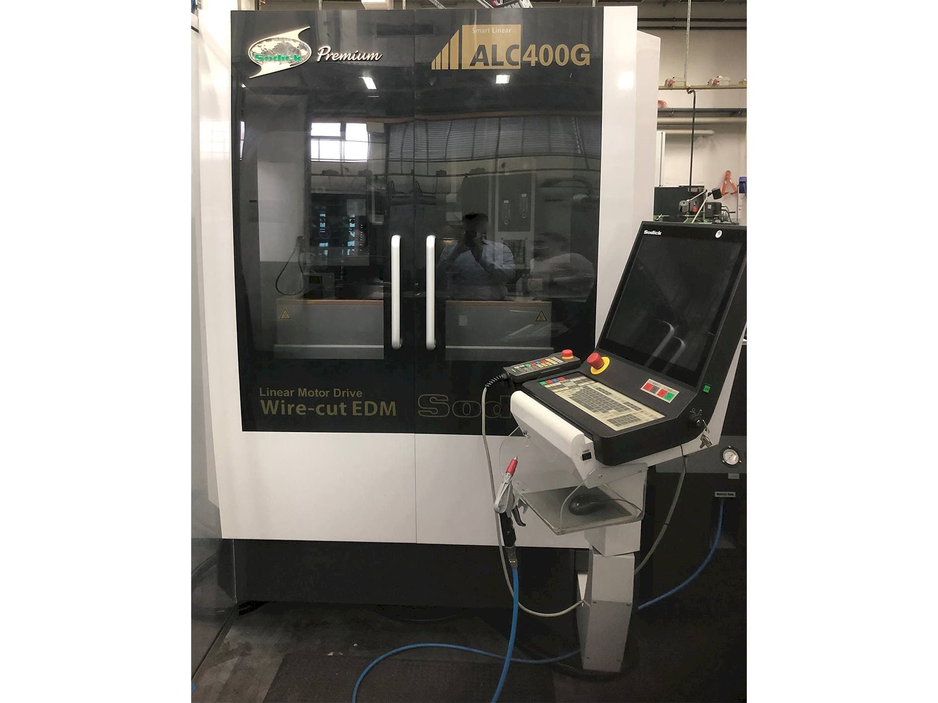 Čelní pohled  na Sodick ALC400G  stroj