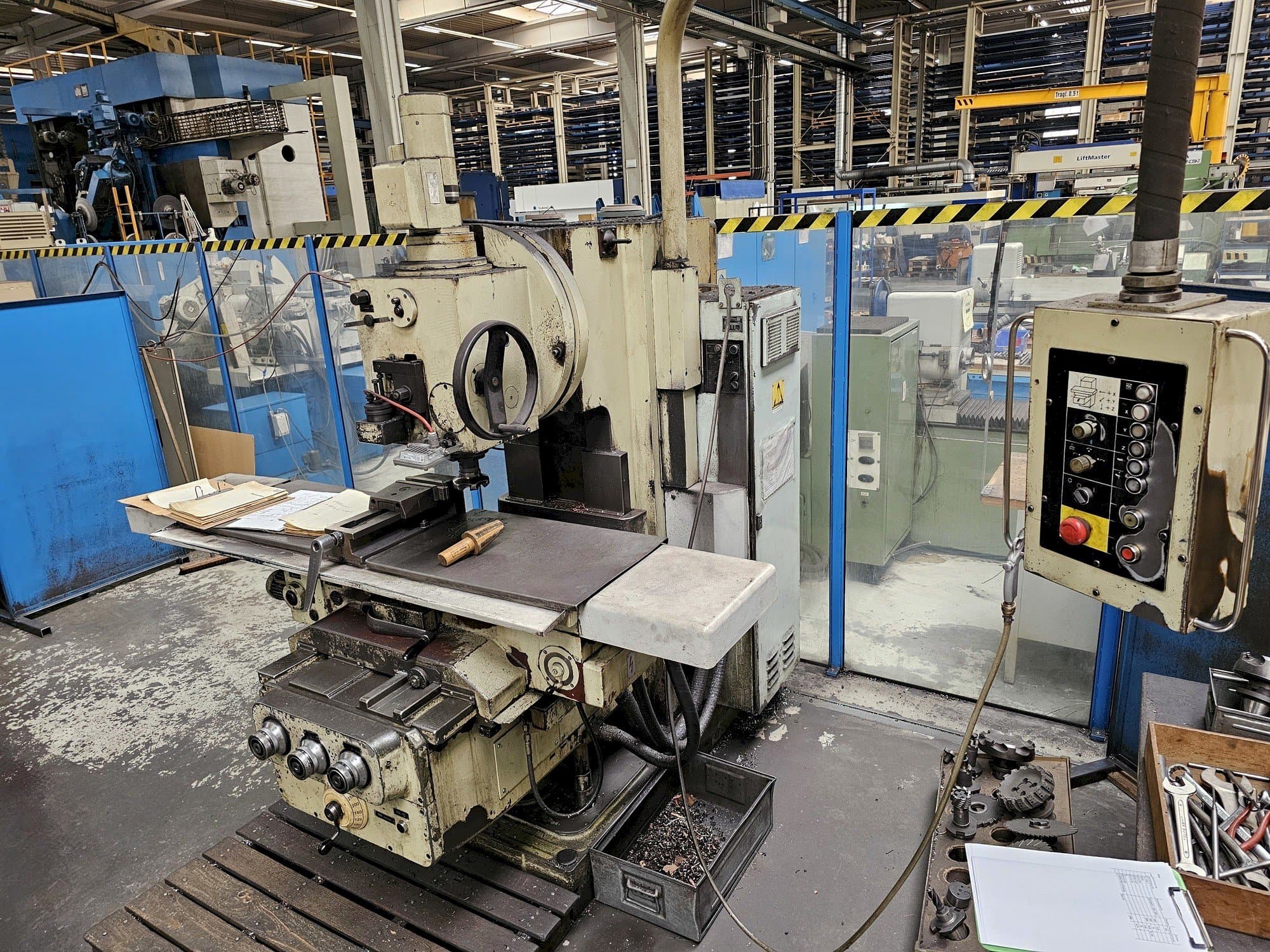 Čelní pohled  na VEB FSS 400/E  stroj