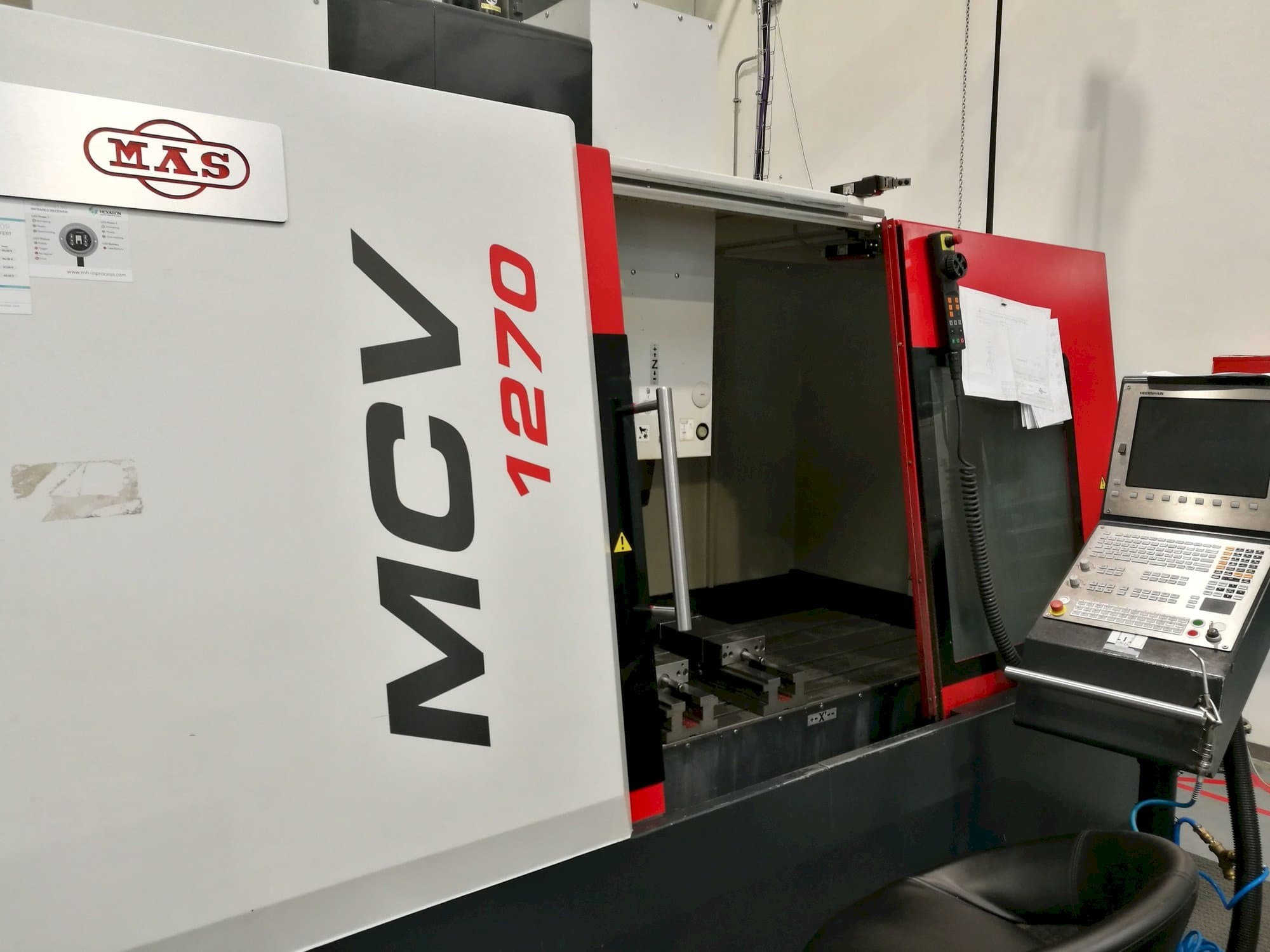 Čelní pohled  na KOVOSVIT MAS MCV 1270  stroj