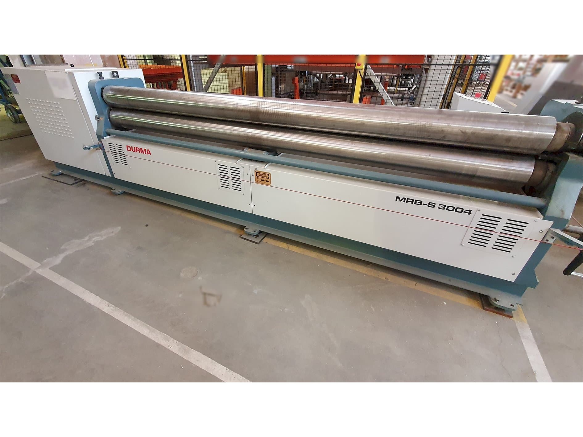 Čelní pohled  na Durma MRB S 3004  stroj