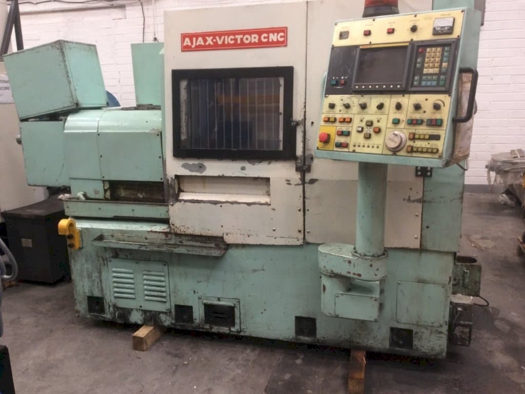 Čelní pohled  na Victor TNS-3H  stroj