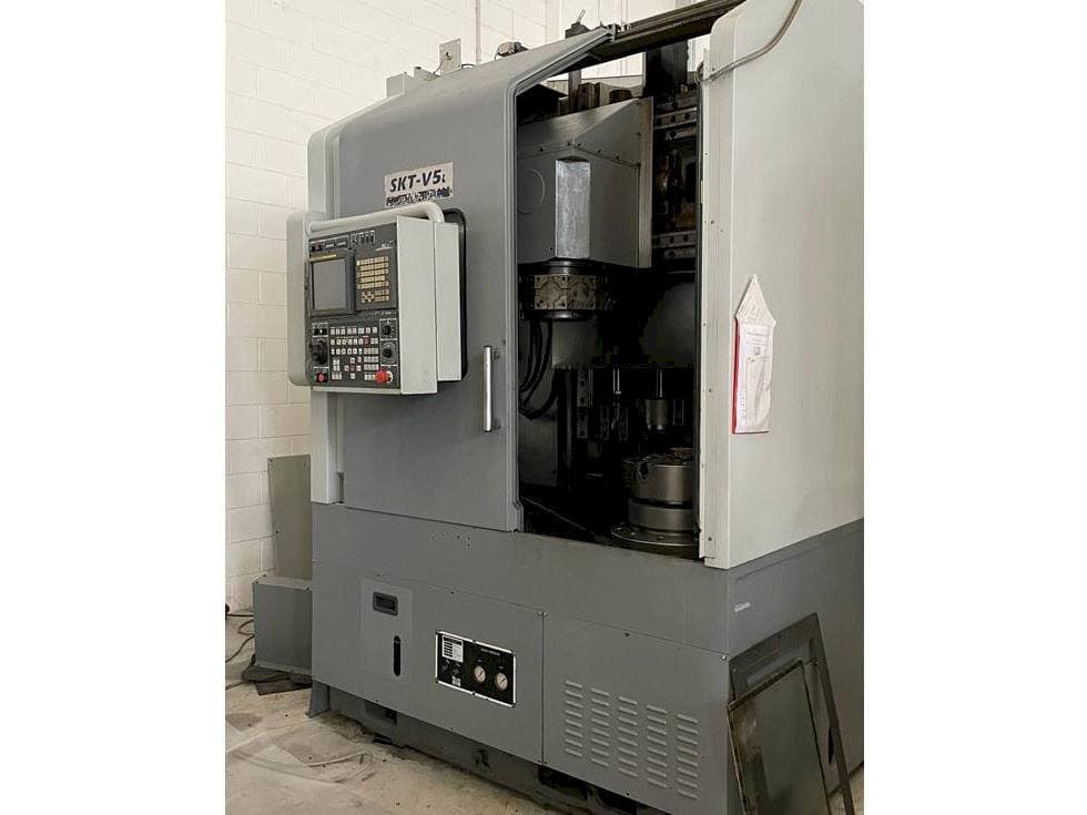 Pravý pohled  na Hyundai SKT V5L  stroj