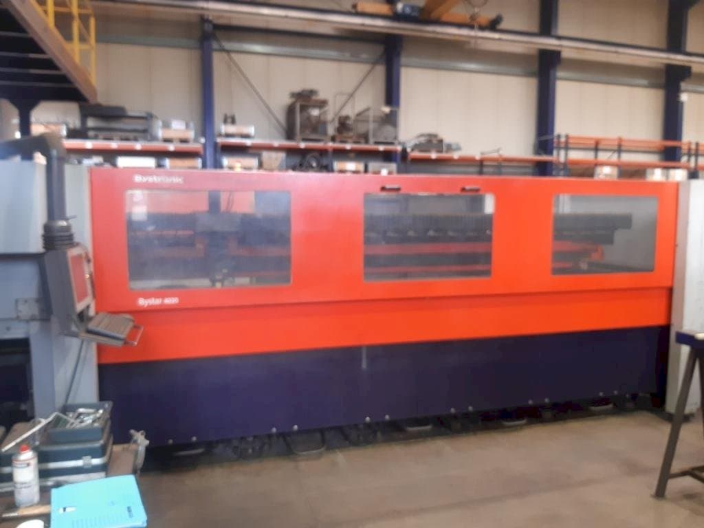 Čelní pohled  na Bystronic Bystar 4020  stroj